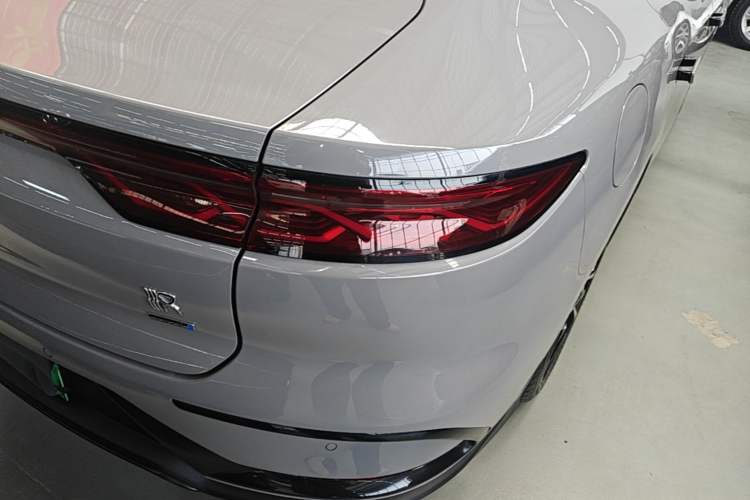 Used BYD Han 2025 DM-i Intelligent Driving Edition 125KM Prestige Model Right Rear Taillight