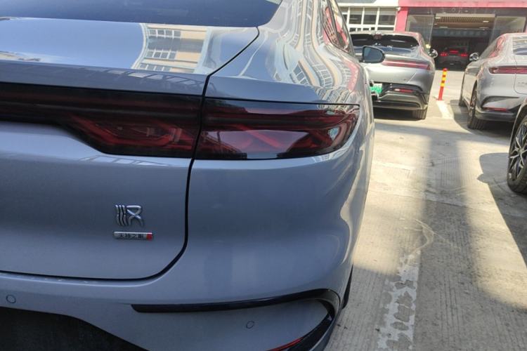 Used BYD Han 2025 DM-i Intelligent Driving Edition 125KM Prestige Model Right Rear Taillight