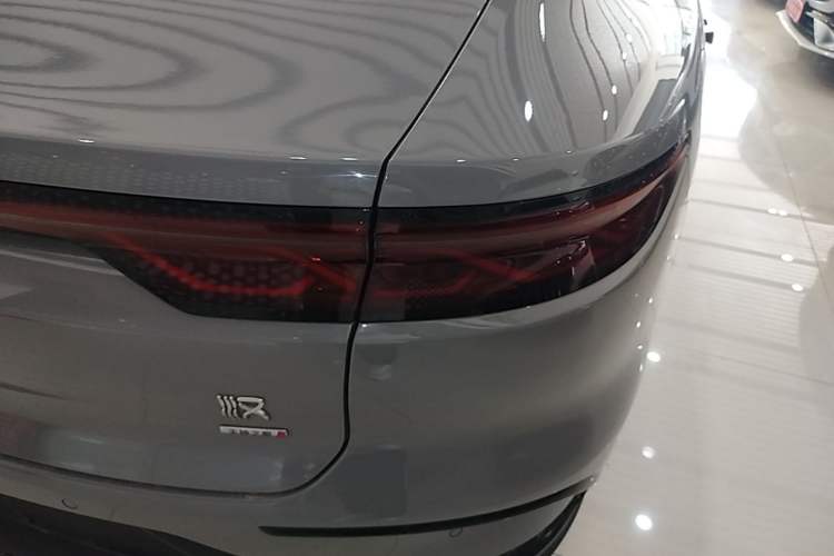 Used BYD Han 2025 DM-i Intelligent Driving Edition 125KM Prestige Model Right Rear Taillight