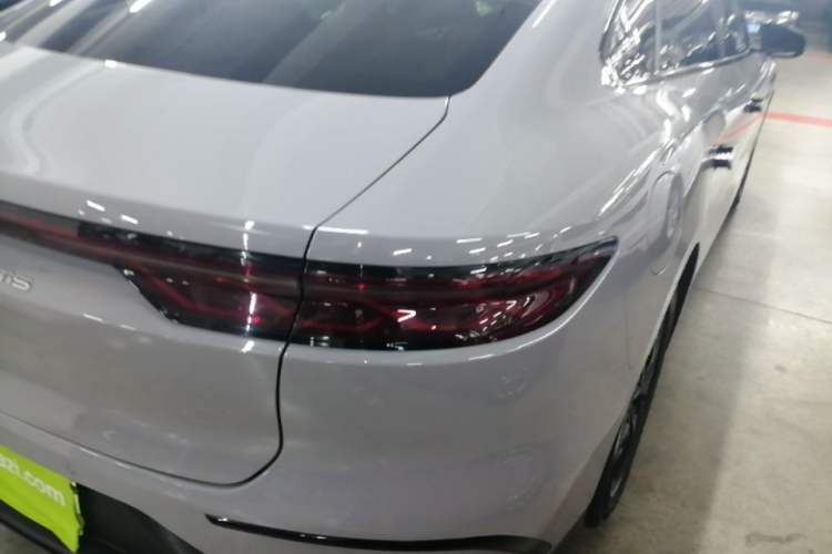 Used BYD Han 2025 DM-i 125KM Elite Model Right Rear Taillight