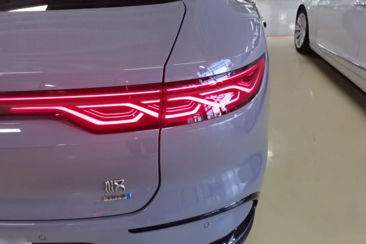 Used BYD Han 2025 DM-i Smart Drive 125KM Prestige Model Right Rear Taillight