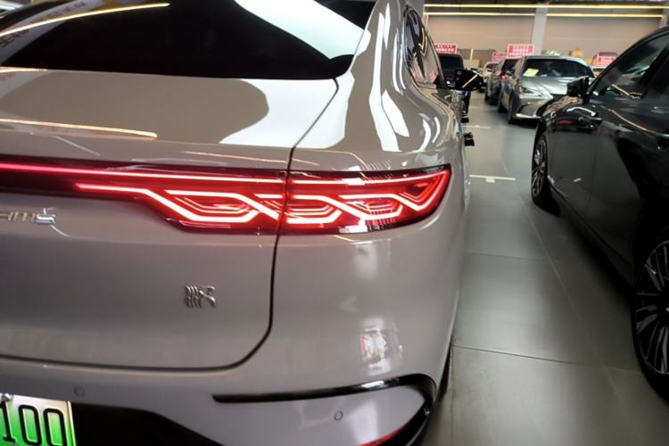Used BYD Han 2025 DM-i 125KM Elite Model Right Rear Taillight