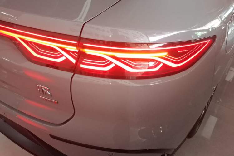 Used BYD Han 2025 DM-i 125KM LiDAR-Powered Intelligent Driving Model Right Rear Taillight