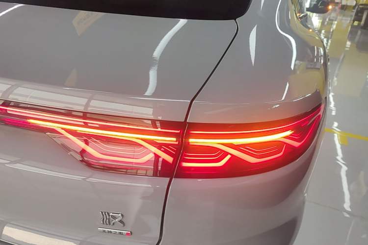 Used BYD Han 2025 DM-i 125KM LiDAR-Powered Intelligent Driving Model Right Rear Taillight