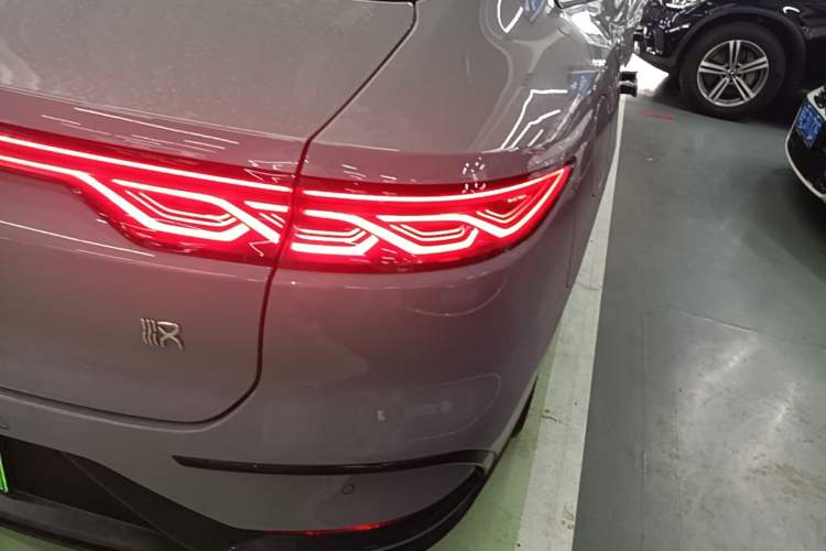 Used BYD Han 2025 EV with 701 km of Laser Radar-Enabled Intelligent Driving Right Rear Taillight