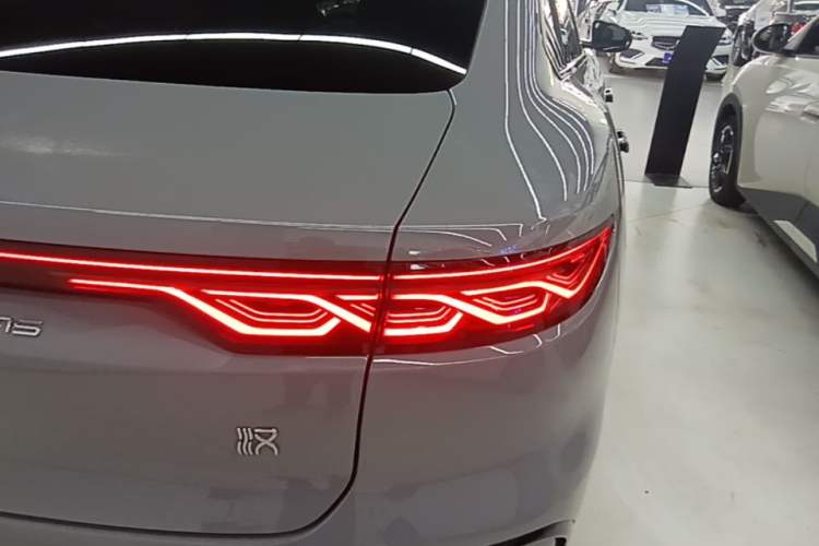 Used BYD Han 2025 DM-i 125KM Prestige Model Right Rear Taillight