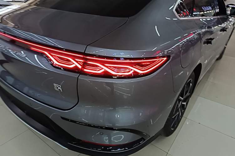 Used BYD Han 2025 DM-i 125KM Prestige Model Right Rear Taillight
