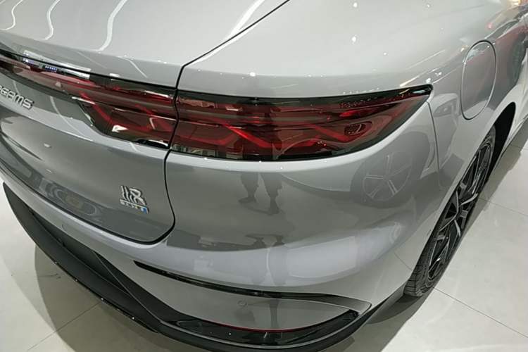 Used BYD Han 2025 DM-i Smart Drive 125KM Prestige Model Right Rear Taillight