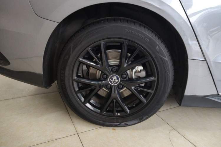 Used BYD Han 2025 DM-i 125KM Comfort Model Right Rear Wheel Hub