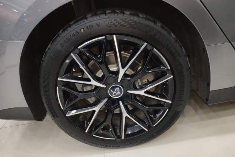 Used BYD Han 2025 DM-i 125KM Prestige Model Right Rear Wheel Hub