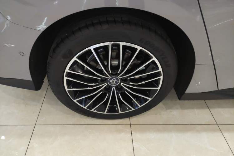 Used BYD Han 2025 DM-i Intelligent Driving Edition 125KM LiDAR Flagship Model Right Rear Wheel Hub