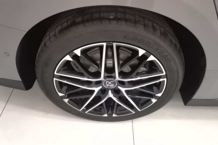 Used BYD Han 2025 Model EV Intelligent Driving Edition 635KM Flagship Right Rear Wheel Hub