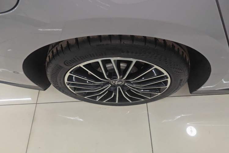 Used BYD Han 2025 DM-i 125KM LiDAR-Powered Intelligent Driving Model Right Rear Wheel Hub