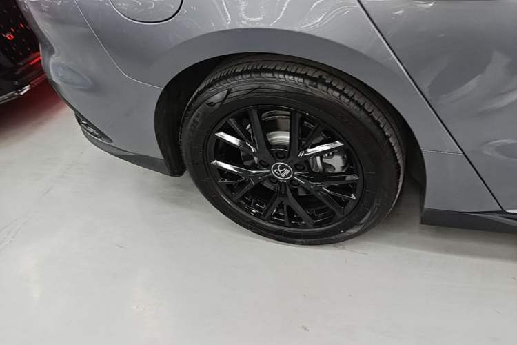 Used BYD Han 2025 DM-i 125KM Elite Model Right Rear Wheel Hub