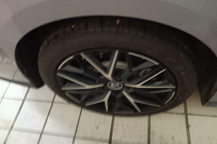 Used BYD Han 2025 DM-i Intelligent Driving Edition 125KM LiDAR Flagship Model Right Rear Wheel Hub