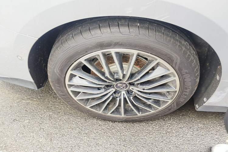 Used BYD Han 2025 DM-i 125KM LiDAR-Powered Intelligent Driving Model Right Rear Wheel Hub