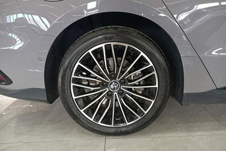 Used BYD Han 2025 DM-i Intelligent Driving Edition 125KM LiDAR Flagship Model Right Rear Wheel Hub