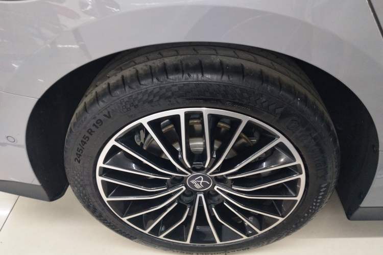 Used BYD Han 2025 DM-i 125KM LiDAR-Powered Intelligent Driving Model Right Rear Wheel Hub