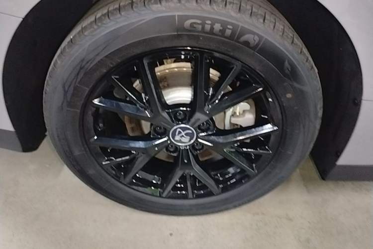 Used BYD Han 2025 DM-i Smart Drive 125KM Elite Model Right Rear Wheel Hub