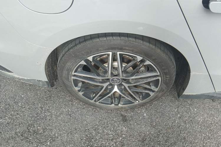 Used BYD Han 2025 EV Intelligent Driving Edition 605KM Prestige Model Right Rear Wheel Hub