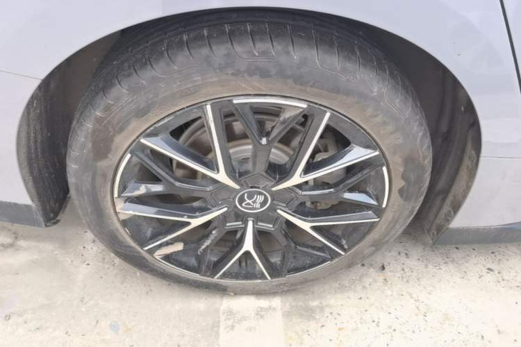 Used BYD Han 2025 DM-i 125KM Prestige Model Right Rear Wheel Hub