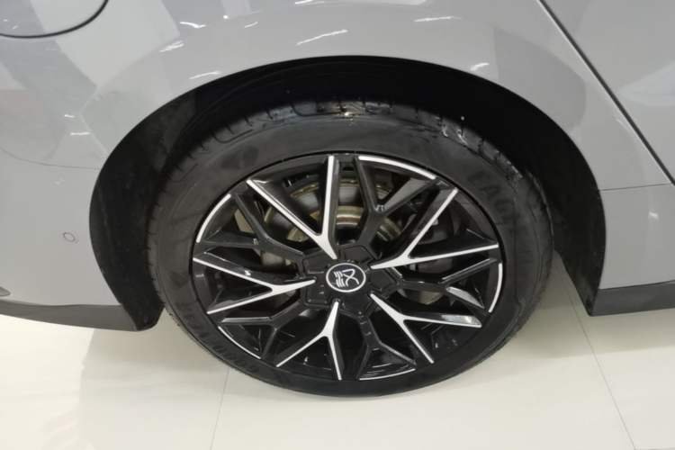 Used BYD Han 2025 DM-i Intelligent Driving Edition 125KM LiDAR Flagship Model Right Rear Wheel Hub