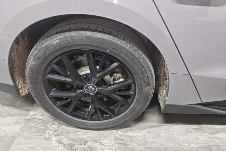 Used BYD Han 2025 DM-i Smart Drive 125KM Elite Model Right Rear Wheel Hub