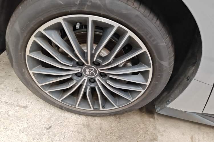Used BYD Han 2025 DM-i Intelligent Driving Edition 125KM LiDAR Flagship Model Right Rear Wheel Hub