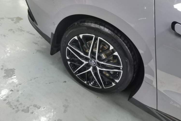 Used BYD Han 2025 EV 605KM Prestige Model Right Rear Wheel Hub