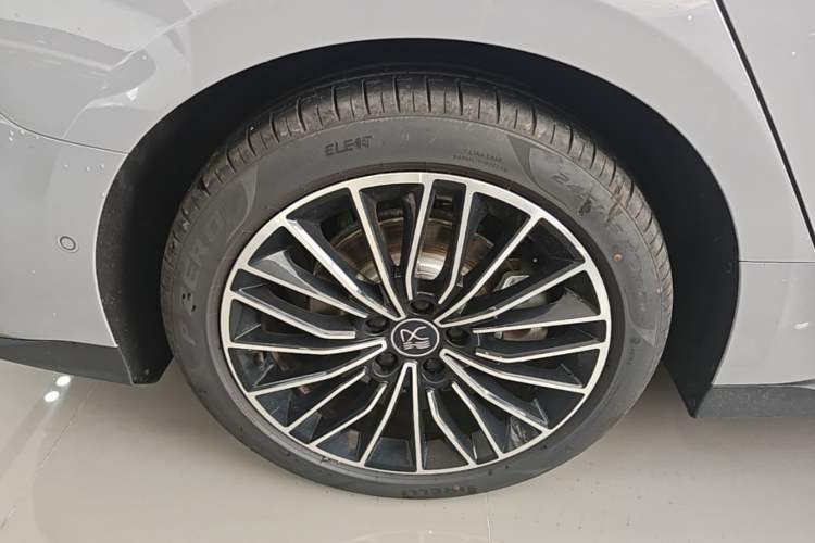 Used BYD Han 2025 DM-i 125KM LiDAR-Powered Intelligent Driving Model Right Rear Wheel Hub
