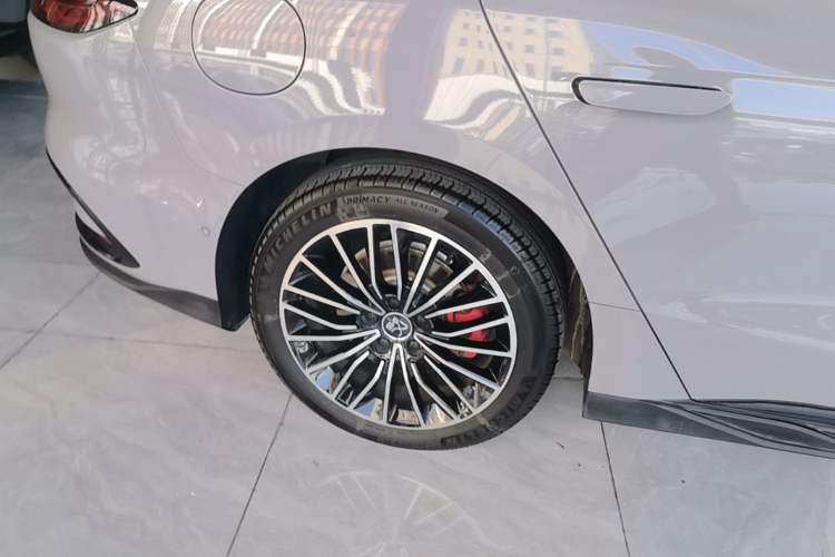 Used BYD Han 2025 EV with 701 km of Laser Radar-Enabled Intelligent Driving Right Rear Wheel Hub