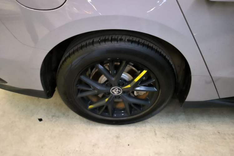 Used BYD Han 2025 DM-i 125KM Elite Model Right Rear Wheel Hub