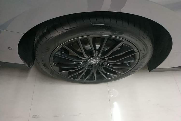 Used BYD Han 2025 DM-i Intelligent Driving Edition 125KM LiDAR Flagship Model Right Rear Wheel Hub
