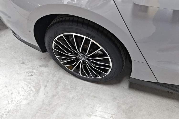 Used BYD Han 2025 DM-i Intelligent Driving Edition 125KM LiDAR Flagship Model Right Rear Wheel Hub