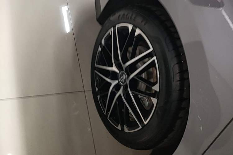 Used BYD Han 2025 EV Intelligent Driving Edition 605KM Prestige Model Right Rear Wheel Hub