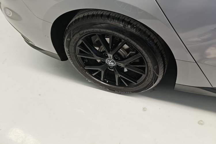Used BYD Han 2025 DM-i Smart Drive 125KM Elite Model Right Rear Wheel Hub