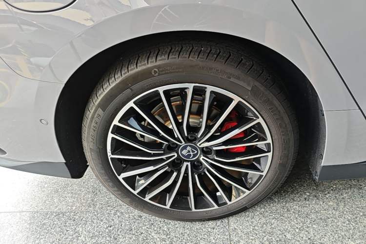 Used BYD Han 2025 EV Intelligent Driving Edition 701KM LiDAR Flagship Model Right Rear Wheel Hub
