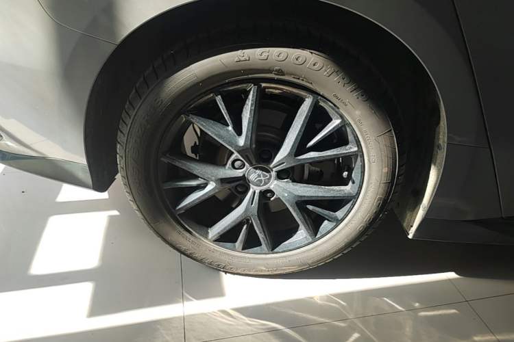 Used BYD Han 2025 DM-i 125KM Elite Model Right Rear Wheel Hub