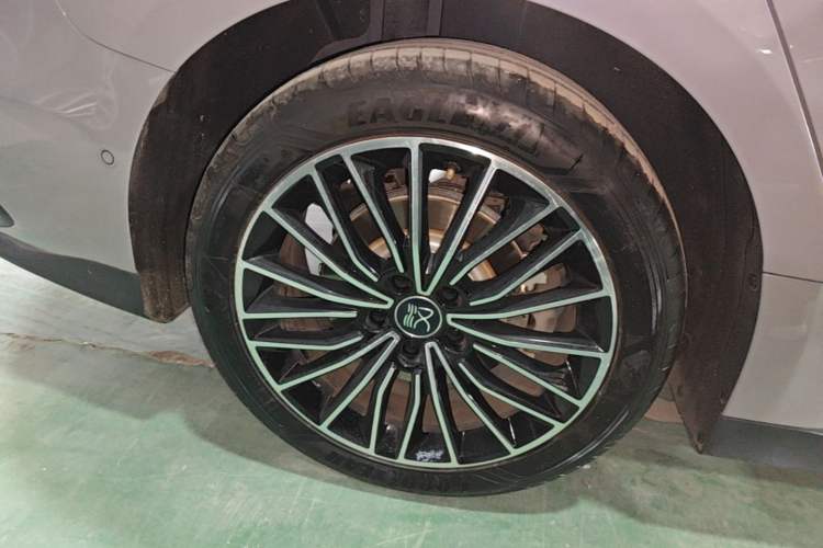 Used BYD Han 2025 DM-i 125KM LiDAR-Powered Intelligent Driving Model Right Rear Wheel Hub