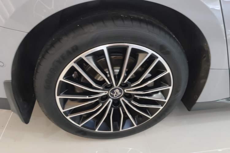 Used BYD Han 2025 DM-i Intelligent Driving Edition 125KM LiDAR Flagship Model Right Rear Wheel Hub