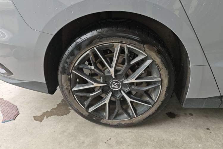 Used BYD Han 2025 DM-i 125KM Prestige Model Right Rear Wheel Hub