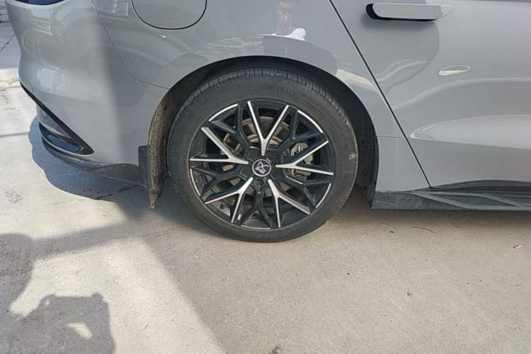 Used BYD Han 2025 EV 506KM Prestige Edition Right Rear Wheel Hub