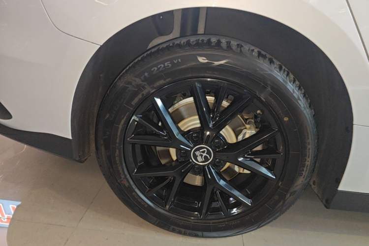 Used BYD Han 2025 DM-i 125KM Elite Model Right Rear Wheel Hub