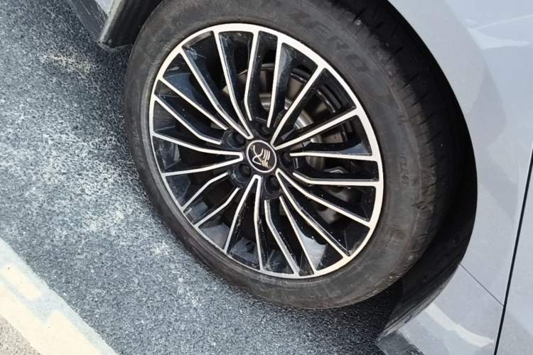 Used BYD Han 2025 DM-i Intelligent Driving Edition 125KM LiDAR Flagship Model Right Rear Wheel Hub