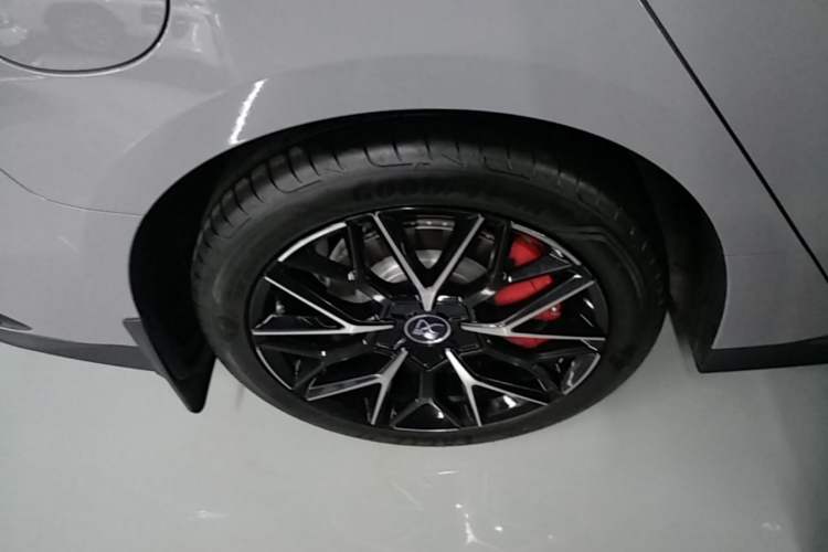 Used BYD Han 2025 DM-i 125KM Prestige Model Right Rear Wheel Hub