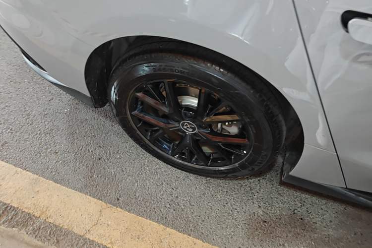 Used BYD Han 2025 DM-i 125KM Elite Model Right Rear Wheel Hub