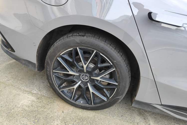 Used BYD Han 2025 DM-i Intelligent Driving Edition 125KM Prestige Model Right Rear Wheel Hub