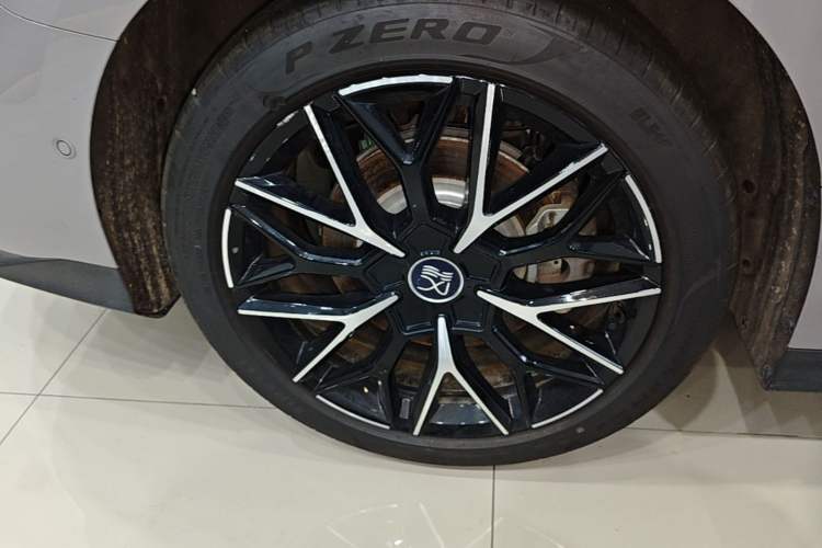 Used BYD Han 2025 DM-i Intelligent Driving Edition 125KM Prestige Model Right Rear Wheel Hub