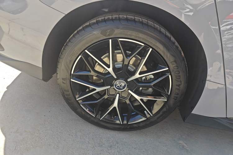 Used BYD Han 2025 DM-i 125KM Prestige Model Right Rear Wheel Hub