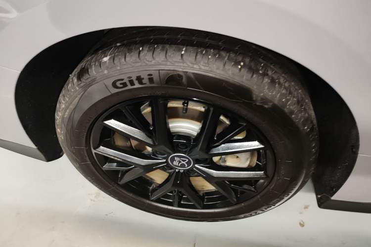 Used BYD Han 2025 DM-i 125KM Elite Model Right Rear Wheel Hub